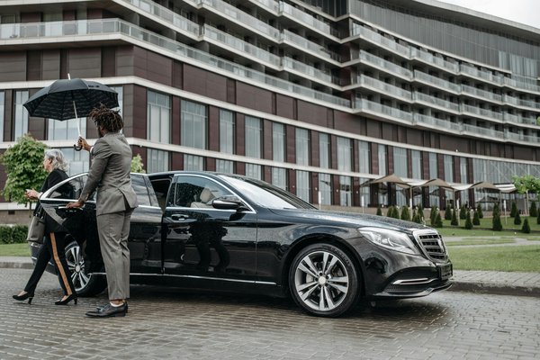 Transport privé de luxe pour groupes à nice, cannes et saint-tropez